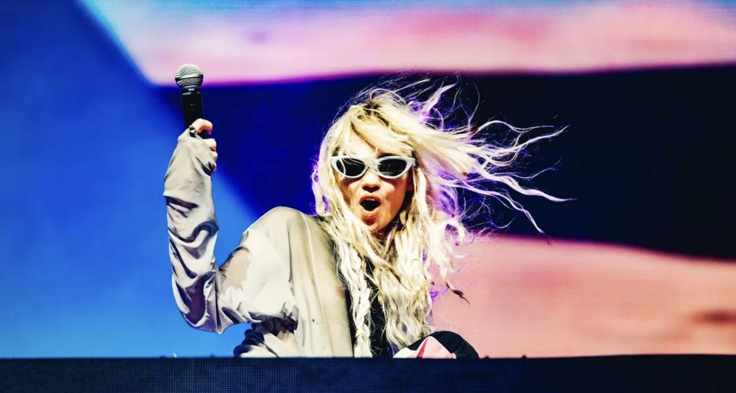 Grimes' Coachella Set Disaster: A Breakdown on Stage