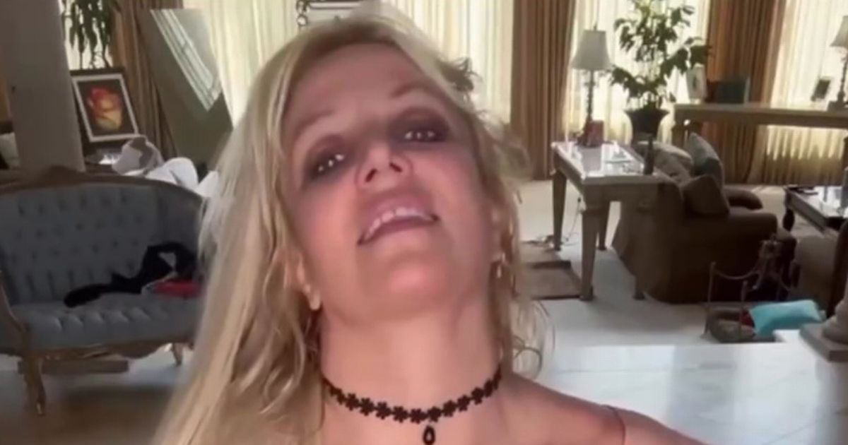 Britney Spears stuns fans in revealing dress on Instagram