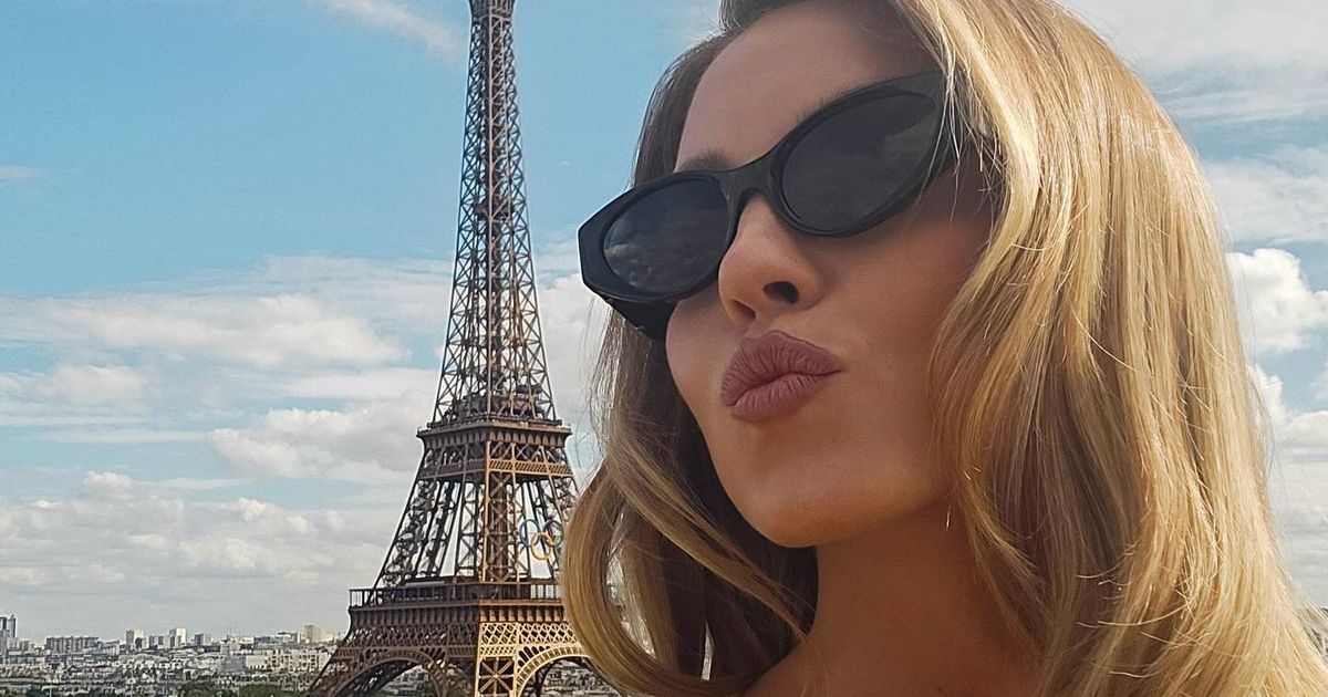 Sydney Sweeney's Paris Adventure: Plunging Tops and Samsung Shenanigans