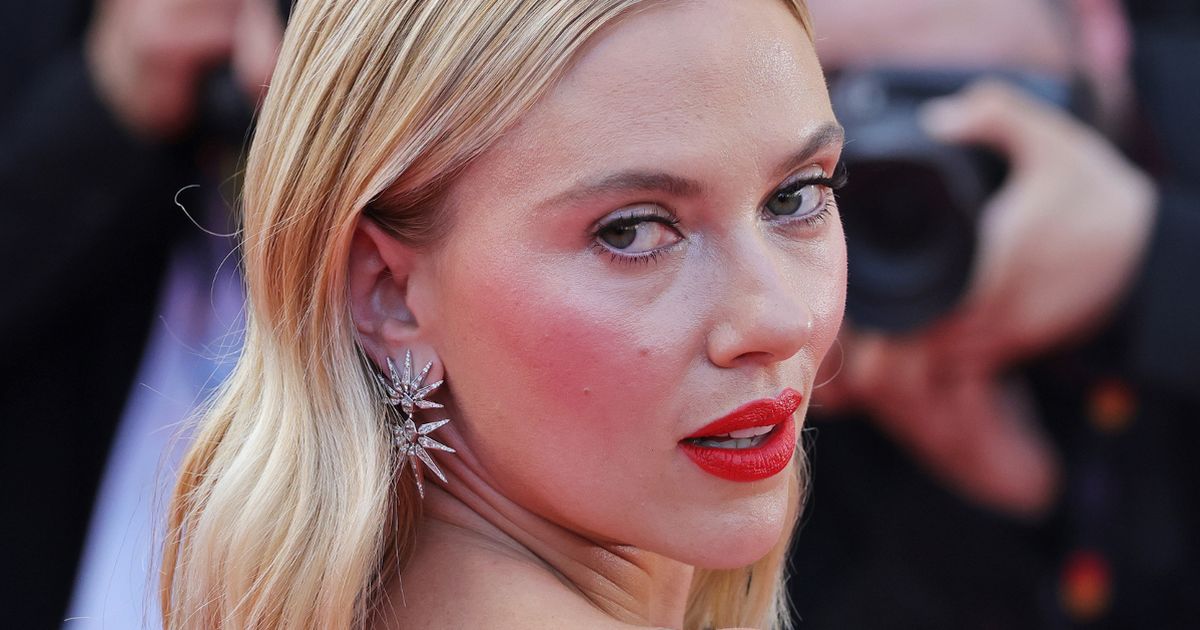 Scarlett Johansson's Beauty Blunder: The Hole in Her Face Caused by a Pimple Mishap